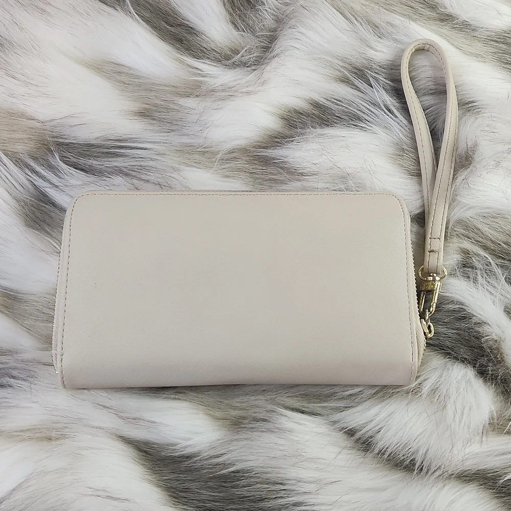 Steve Madden Cream Colored Wristlet Clutch Wallet. Size 8x5